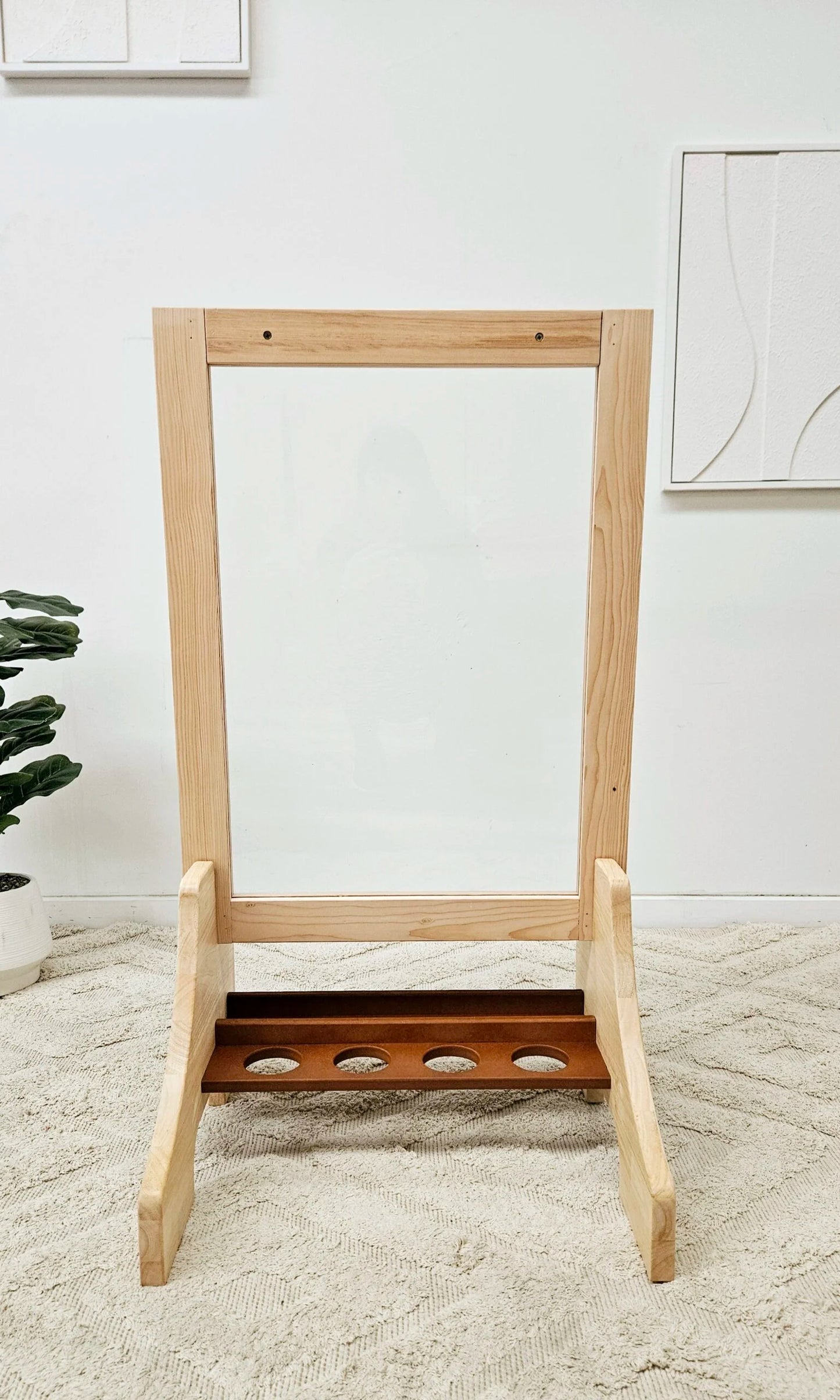 QToys Australia (USA) Toddler Perspex Easel